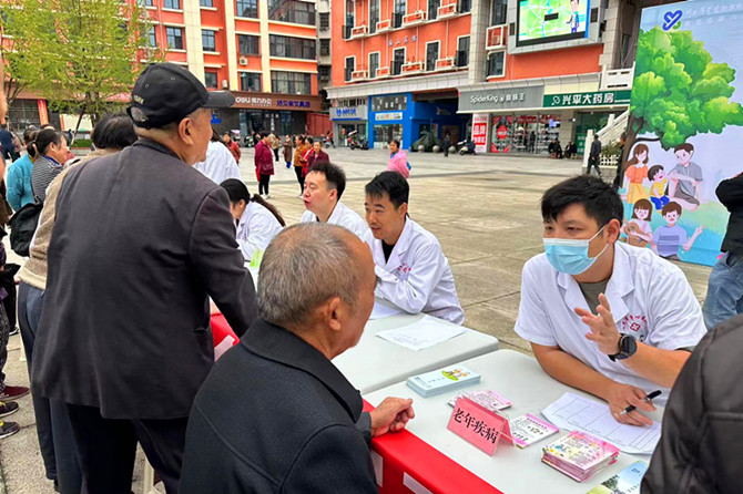 促进儿童心理健康，共同守护美好未来——南充市身心医院开展世界精神卫生日系列义诊宣传活动