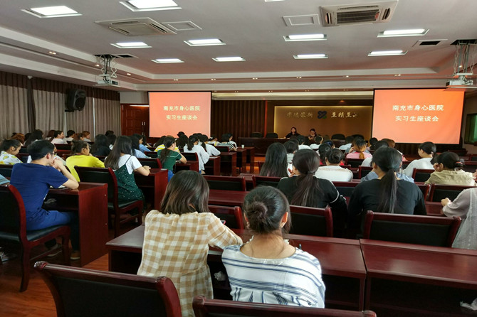 座谈会1.jpg